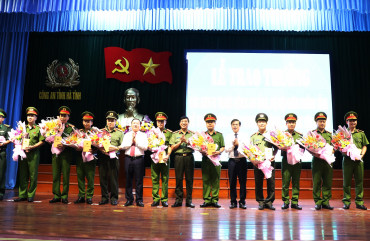 Hà Tĩnh: Trao thưởng cho các lực lượng có thành tích xuất sắc trong đấu tranh phòng chống tội phạm